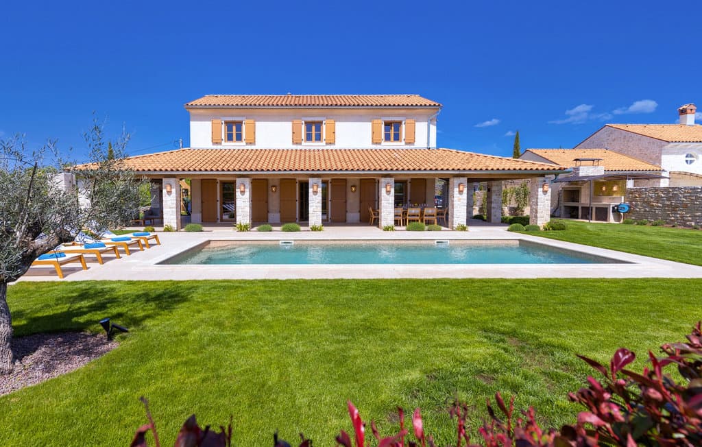 Villa Andrea and its private pool in Central Istria